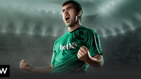 特維斯遇枪击，与随行安保发生交火